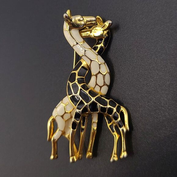 Vintage 80s Gold Tone Intertwined Giraffes Black & White Enamel Brooch Pin Retro - Picture 3 of 6